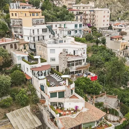 Villa Attico Giafari 6, Emma