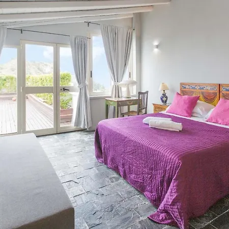 Attico Giafari 6, Emma Ταορμίνα