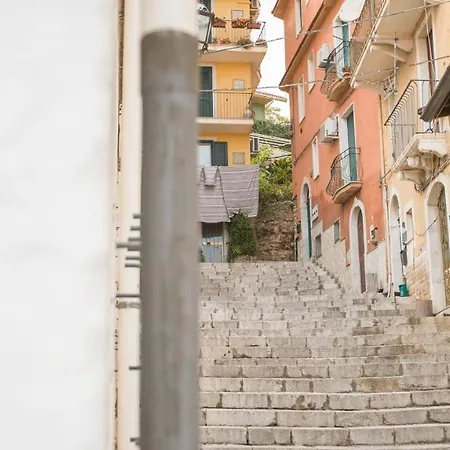 Attico Giafari 6, Emma Βίλα Ταορμίνα