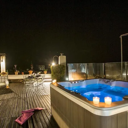 Attico Giafari 6, Emma Ταορμίνα