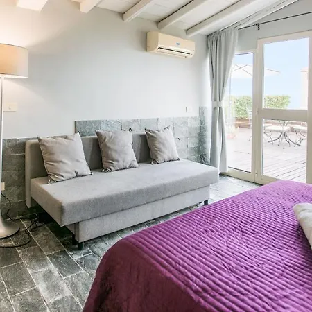 Βίλα Attico Giafari 6, Emma