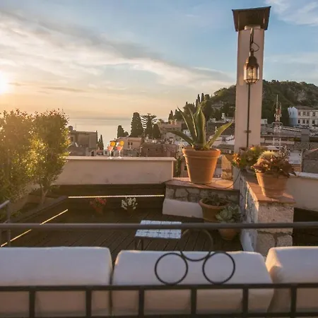 Attico Giafari 6, Emma Ταορμίνα