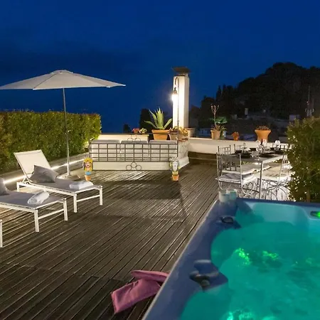 Attico Giafari 6, Emma Βίλα Ταορμίνα