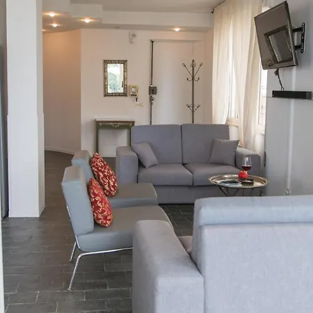 Attico Giafari 6, Emma * Ταορμίνα