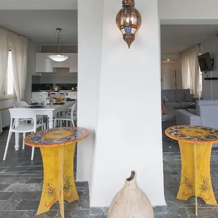 Attico Giafari 6, Emma Βίλα *