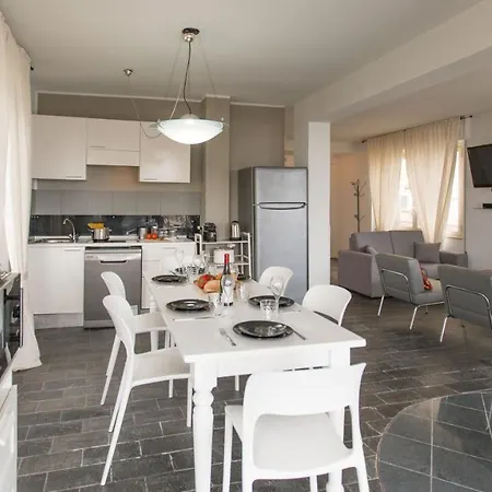 Villa Attico Giafari 6 *